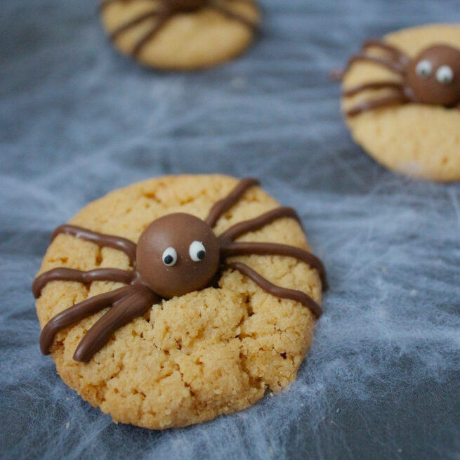 Leckere Spinnencookies gemacht beim Halloween Kinderbackkurs im Kochstudio SchlossStudio in Ebenthal