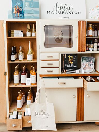 Produkte der SchlossManufaktur zum Verkauf angeboten im Kochstudio SchlossStudio in Ebenthal im Weinviertel